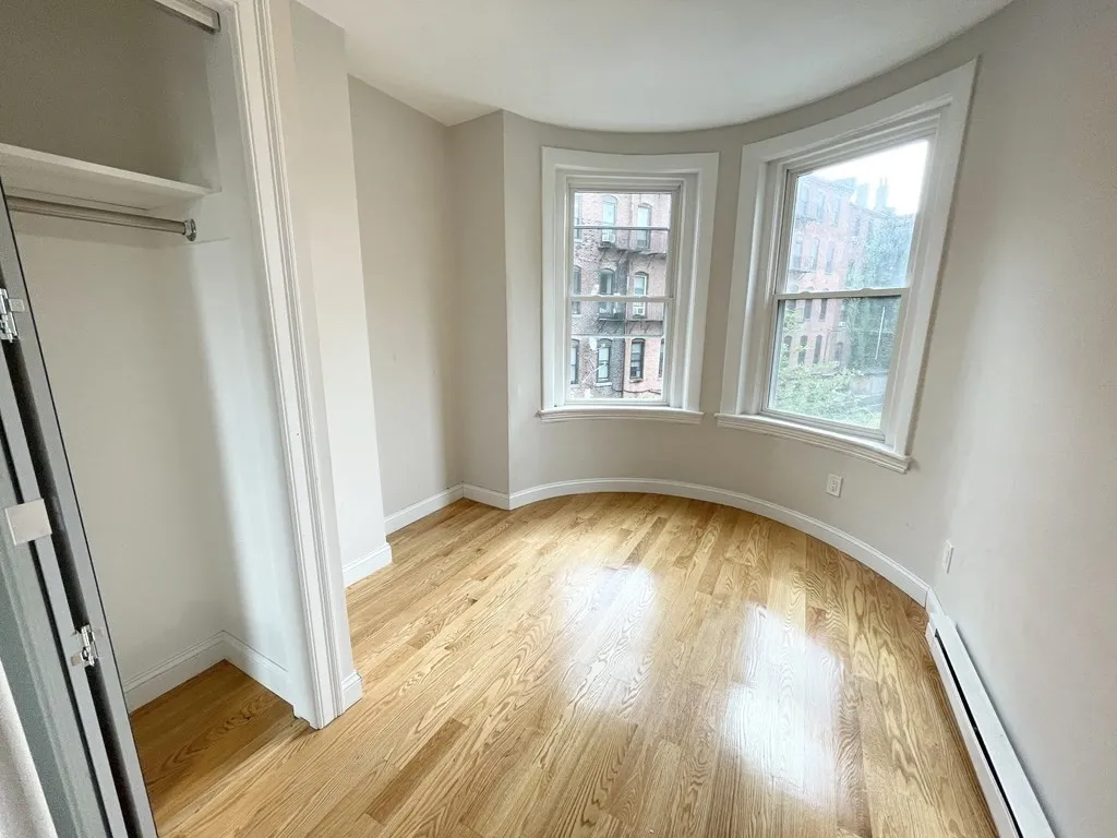 4 bed, 1 bath apartment for rent at 7 Warwick St Unit 2, Roxbury — photo 7 of 11