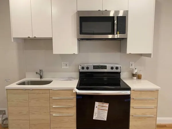 4 bed, 1 bath apartment for rent at 7 Warwick St Unit 2, Roxbury — photo 2 of 11