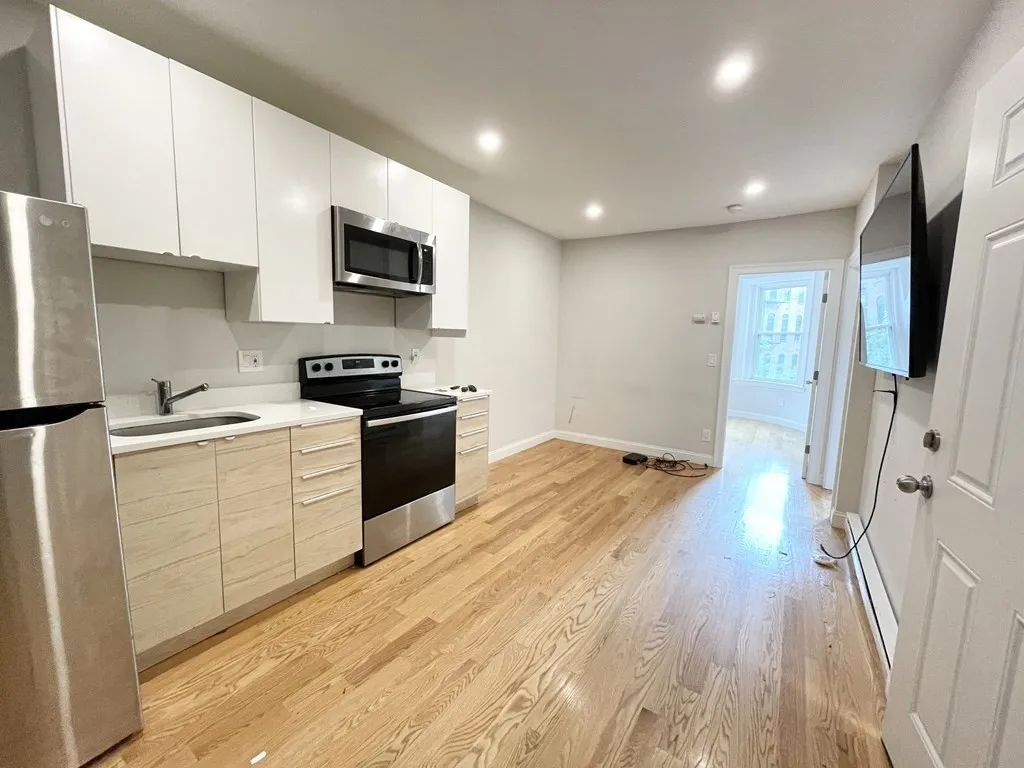 4 bed, 1 bath apartment for rent at 7 Warwick St Unit 2, Roxbury — photo 1 of 11