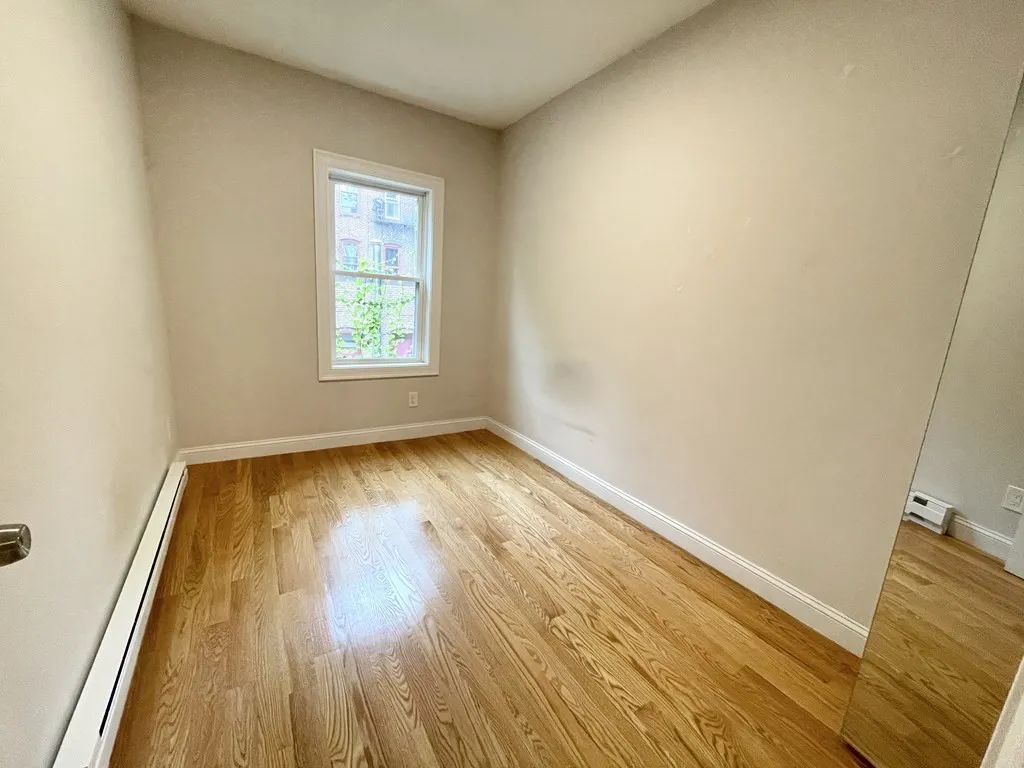 4 bed, 1 bath apartment for rent at 7 Warwick St Unit 2, Roxbury — photo 9 of 11