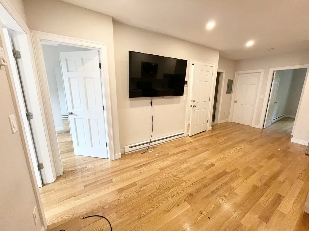 4 bed, 1 bath apartment for rent at 7 Warwick St Unit 2, Roxbury — photo 6 of 11