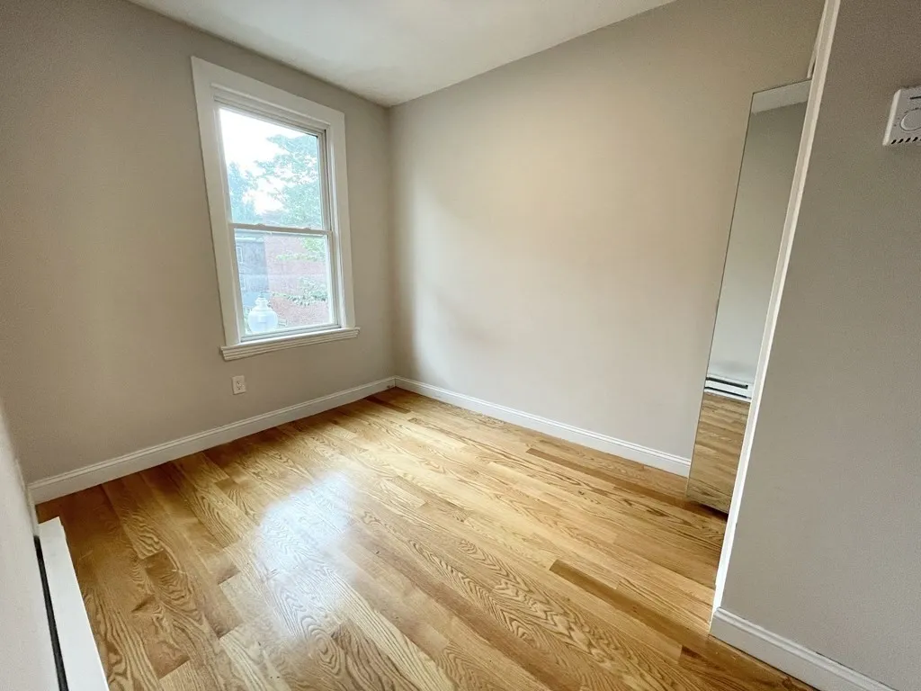 4 bed, 1 bath apartment for rent at 7 Warwick St Unit 2, Roxbury — photo 8 of 11