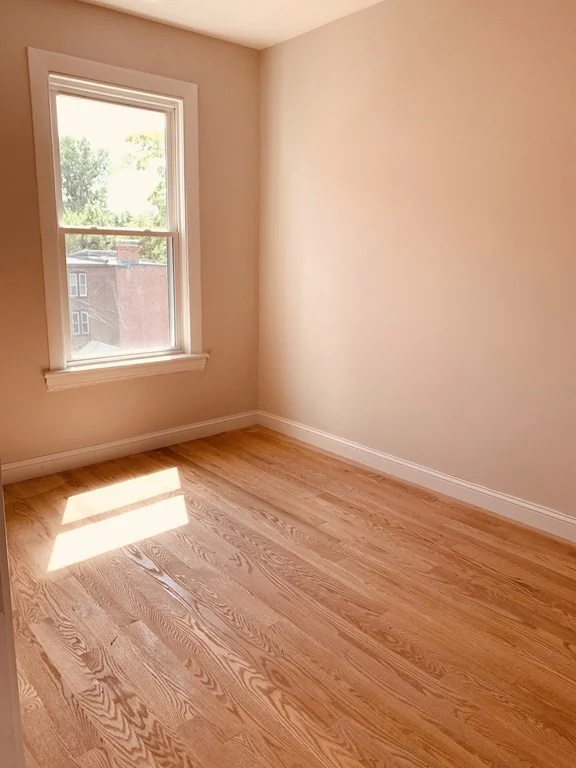 4 bed, 1 bath apartment for rent at 7 Warwick St Unit 3, Mission Hill — photo 7 of 10