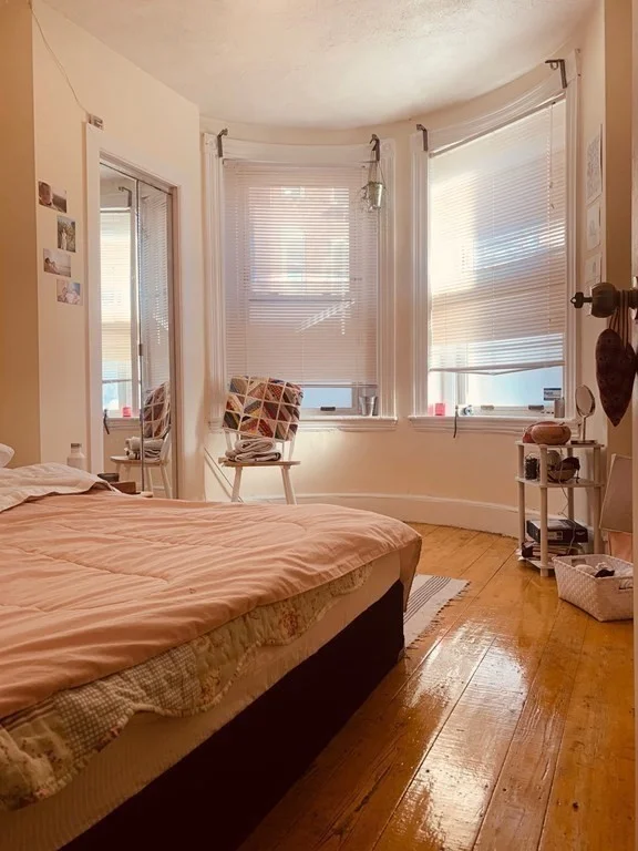 4 bed, 1 bath apartment for rent at 7 Warwick St Unit 3, Mission Hill — photo 4 of 10