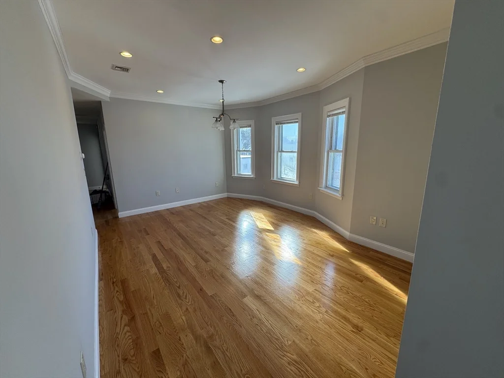 4 bed, 1 bath apartment for rent at 7 Wave Ave Unit 3, Revere — photo 7 of 12