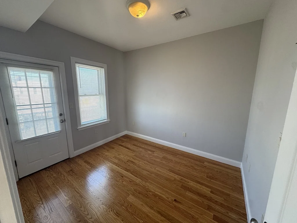4 bed, 1 bath apartment for rent at 7 Wave Ave Unit 3, Revere — photo 10 of 12