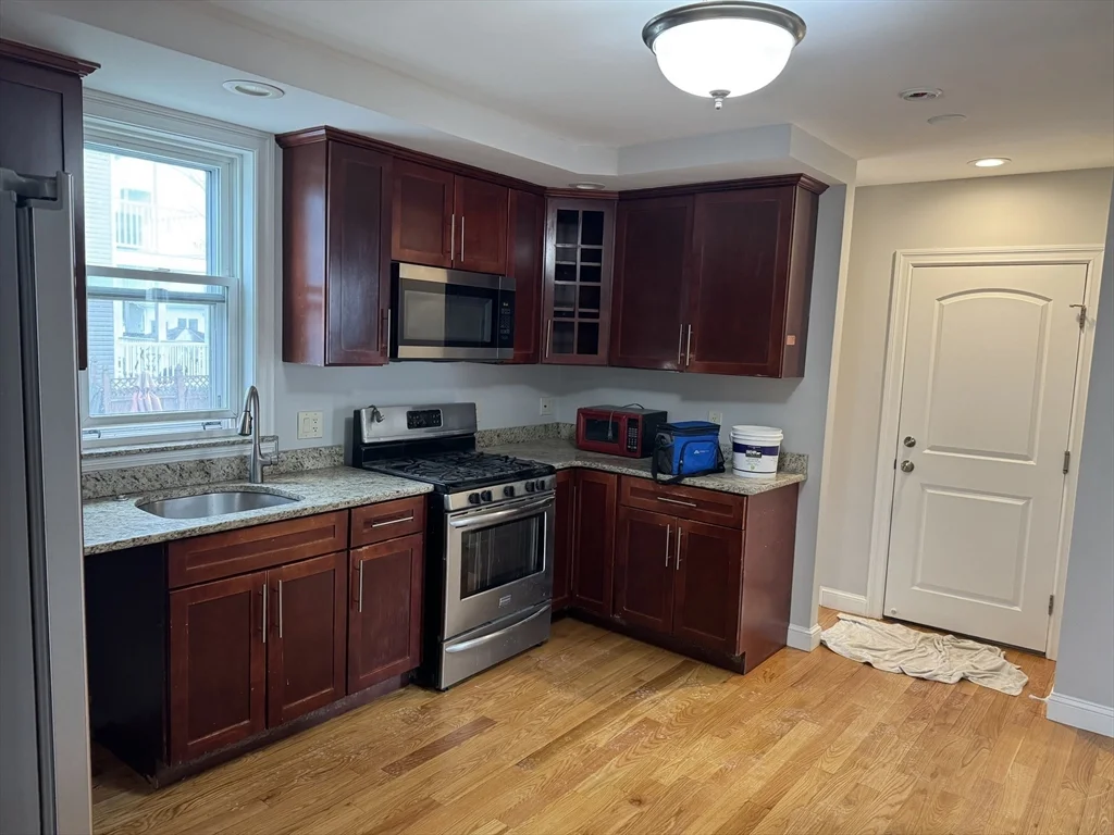 4 bed, 1 bath apartment for rent at 7 Wave Ave Unit 3, Revere — photo 2 of 12