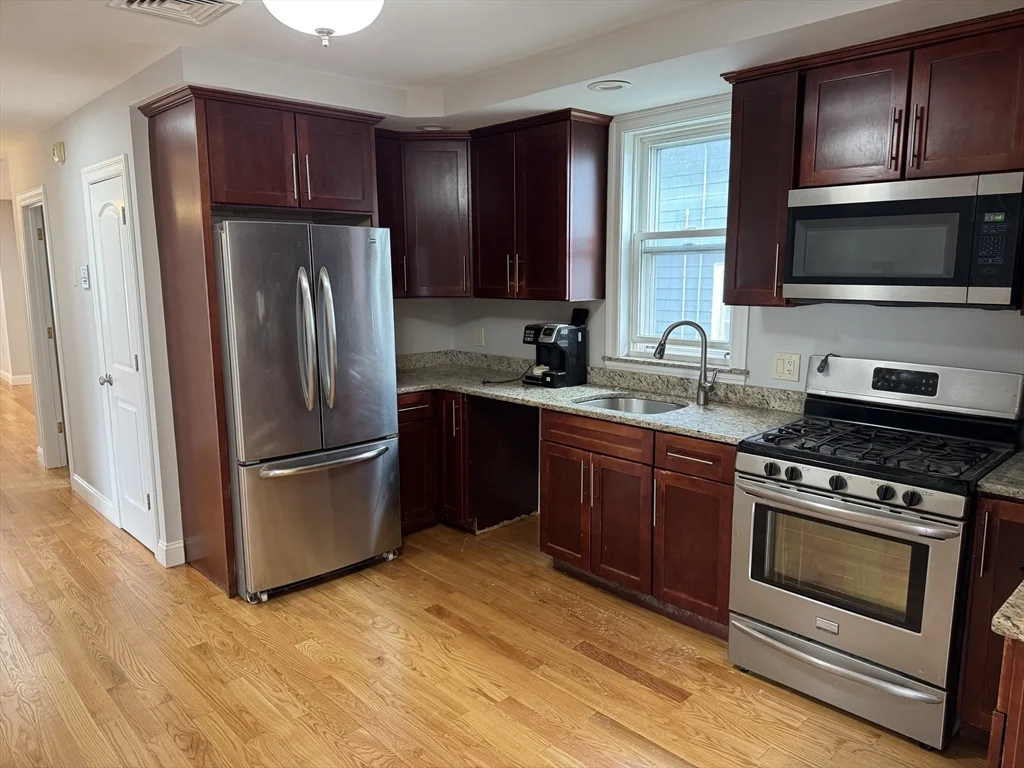 4 bed, 1 bath apartment for rent at 7 Wave Ave Unit 3, Revere — photo 3 of 12