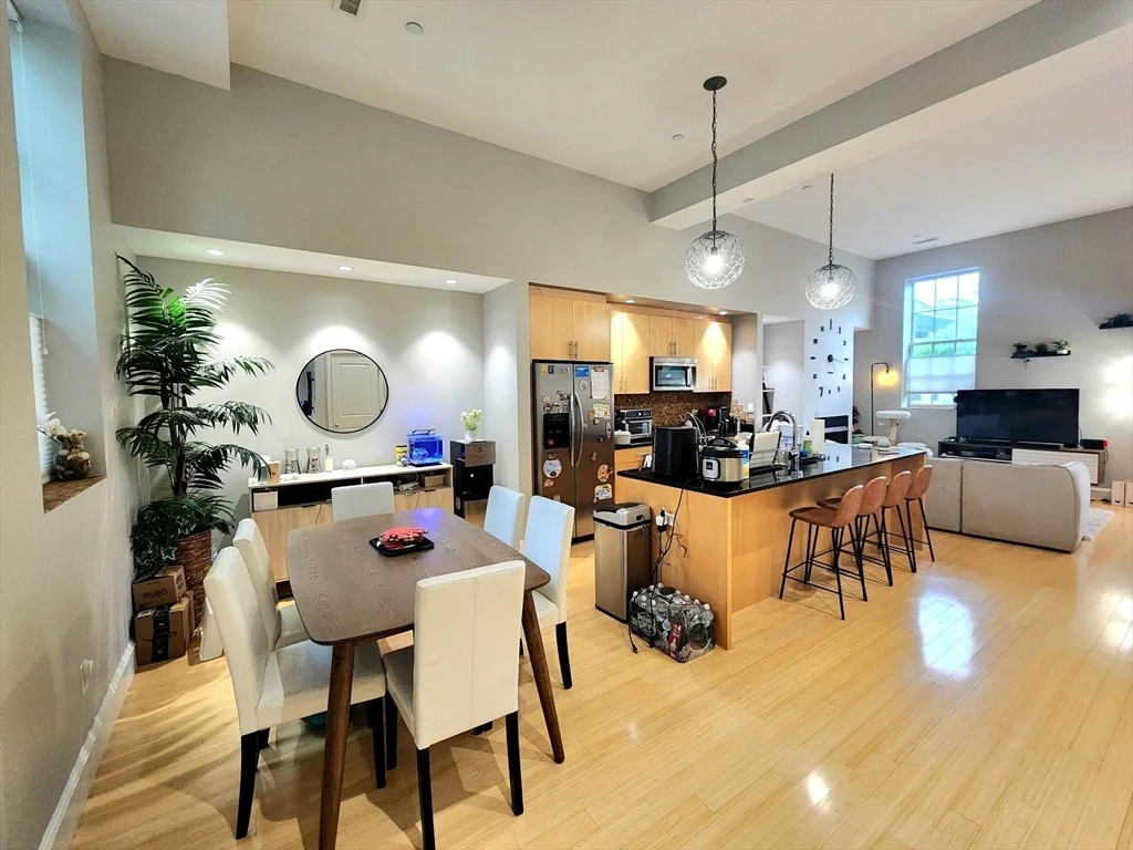 2 bed, 1 bath apartment for rent at 7 Waverley St Unit 7, Belmont — photo 3 of 29