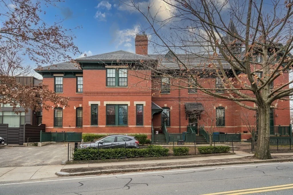 2 bed, 1 bath apartment for rent at 7 Waverley St Unit 7, Belmont — photo 2 of 29
