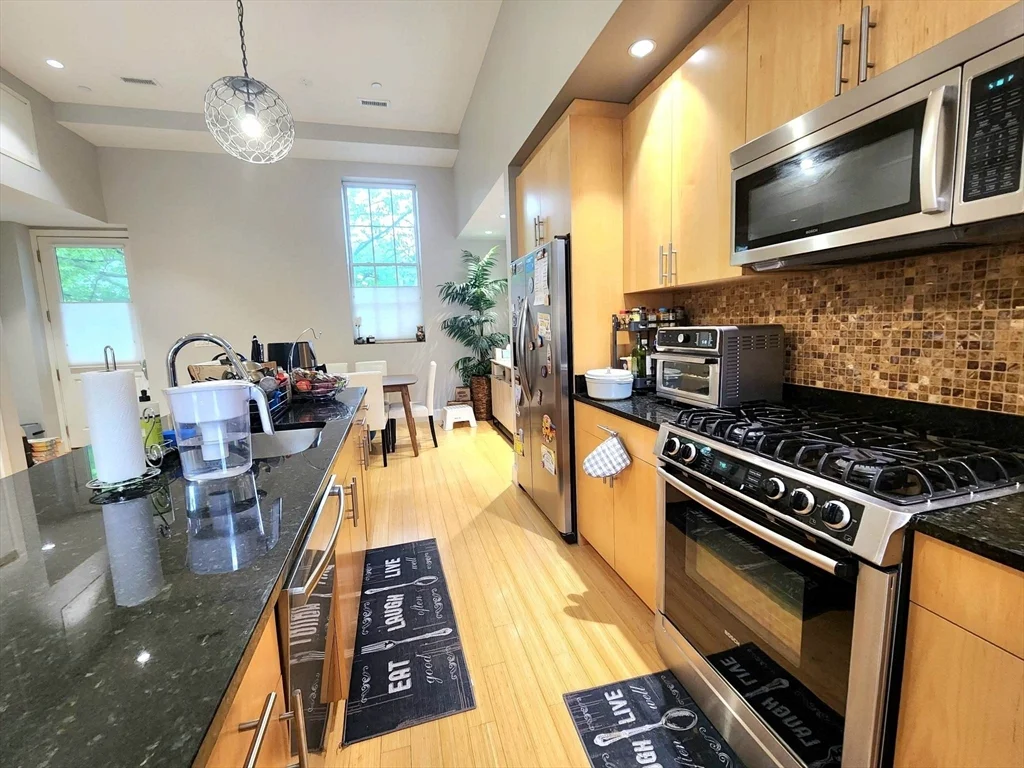 2 bed, 1 bath apartment for rent at 7 Waverley St Unit 7, Belmont — photo 11 of 29
