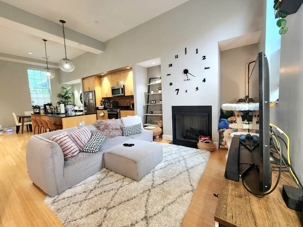 2 bed, 1 bath apartment for rent at 7 Waverley St Unit 7, Belmont — photo 1 of 29