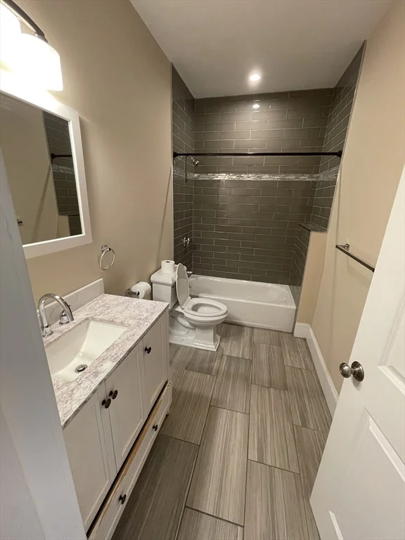 2 bed, 2 bath apartment for rent at 7 Wendell Pl Unit 4, South Boston — photo 2 of 22