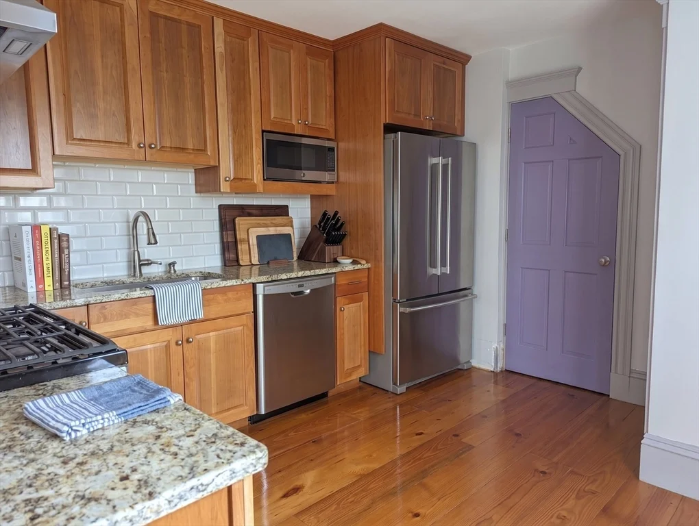 2 bed, 1 bath apartment for rent at 7 Weymouth Ave Unit 3, West Roxbury — photo 2 of 8