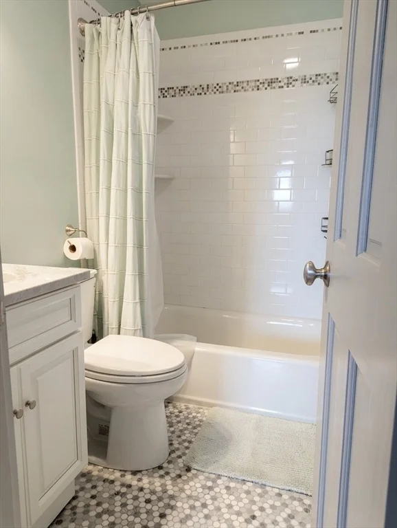 2 bed, 1 bath apartment for rent at 7 Weymouth Ave Unit 3, West Roxbury — photo 6 of 8