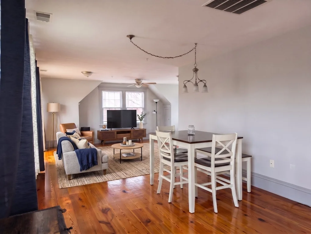 2 bed, 1 bath apartment for rent at 7 Weymouth Ave Unit 3, West Roxbury — photo 3 of 8