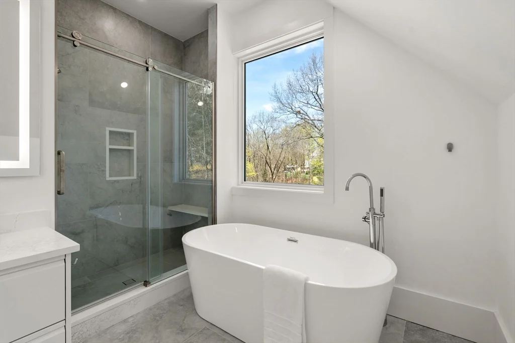 6 bed, 4+ bath apartment for rent at 7 Whipple Rd, Lexington — photo 15 of 19