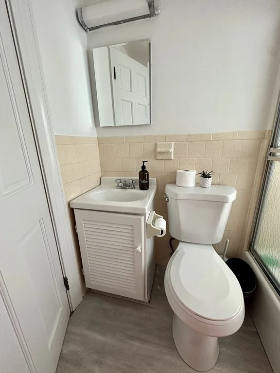 4 bed, 2 bath apartment for rent at 7 Wildwood Ter, Winchester — photo 14 of 25