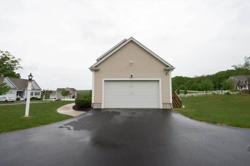 4 bed, 3 bath apartment for rent at 7 Willow Brook Ln, Blackstone — photo 38 of 42