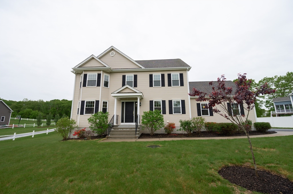 4 bed, 3 bath apartment for rent at 7 Willow Brook Ln, Blackstone — photo 1 of 42