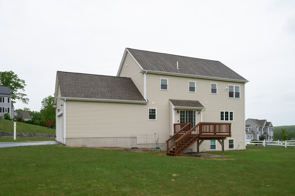 4 bed, 3 bath apartment for rent at 7 Willow Brook Ln, Blackstone — photo 39 of 42