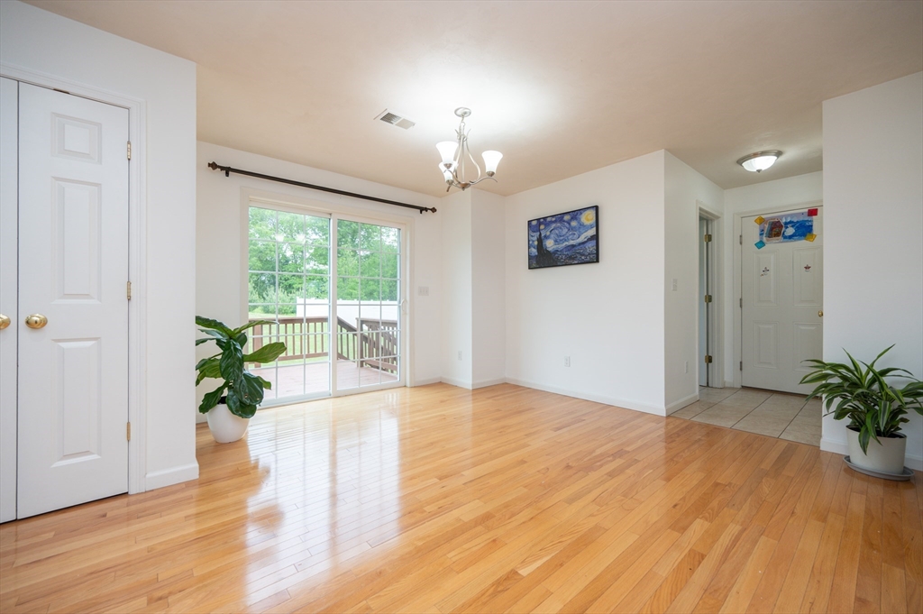 4 bed, 3 bath apartment for rent at 7 Willow Brook Ln, Blackstone — photo 11 of 42