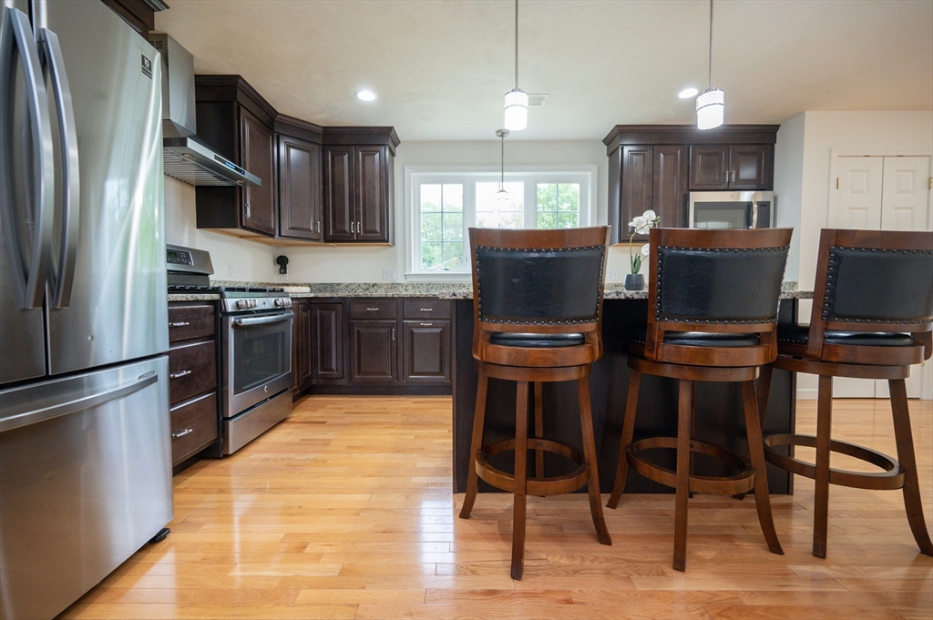 4 bed, 3 bath apartment for rent at 7 Willow Brook Ln, Blackstone — photo 9 of 42