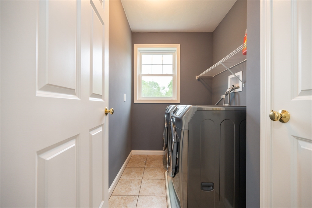 4 bed, 3 bath apartment for rent at 7 Willow Brook Ln, Blackstone — photo 20 of 42