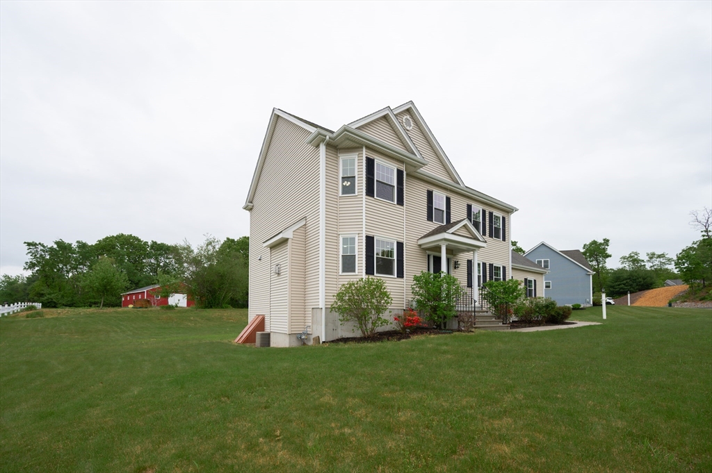 4 bed, 3 bath apartment for rent at 7 Willow Brook Ln, Blackstone — photo 37 of 42