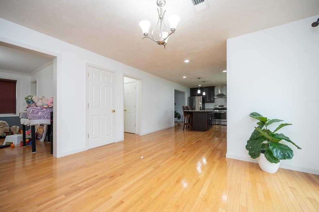 4 bed, 3 bath apartment for rent at 7 Willow Brook Ln, Blackstone — photo 14 of 42
