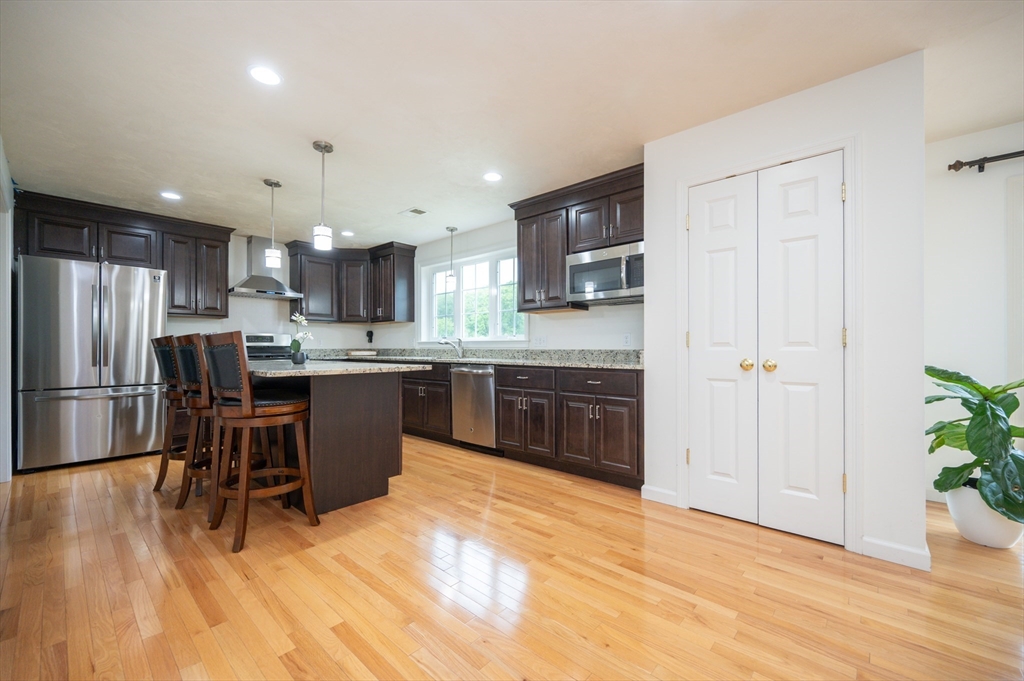 4 bed, 3 bath apartment for rent at 7 Willow Brook Ln, Blackstone — photo 8 of 42