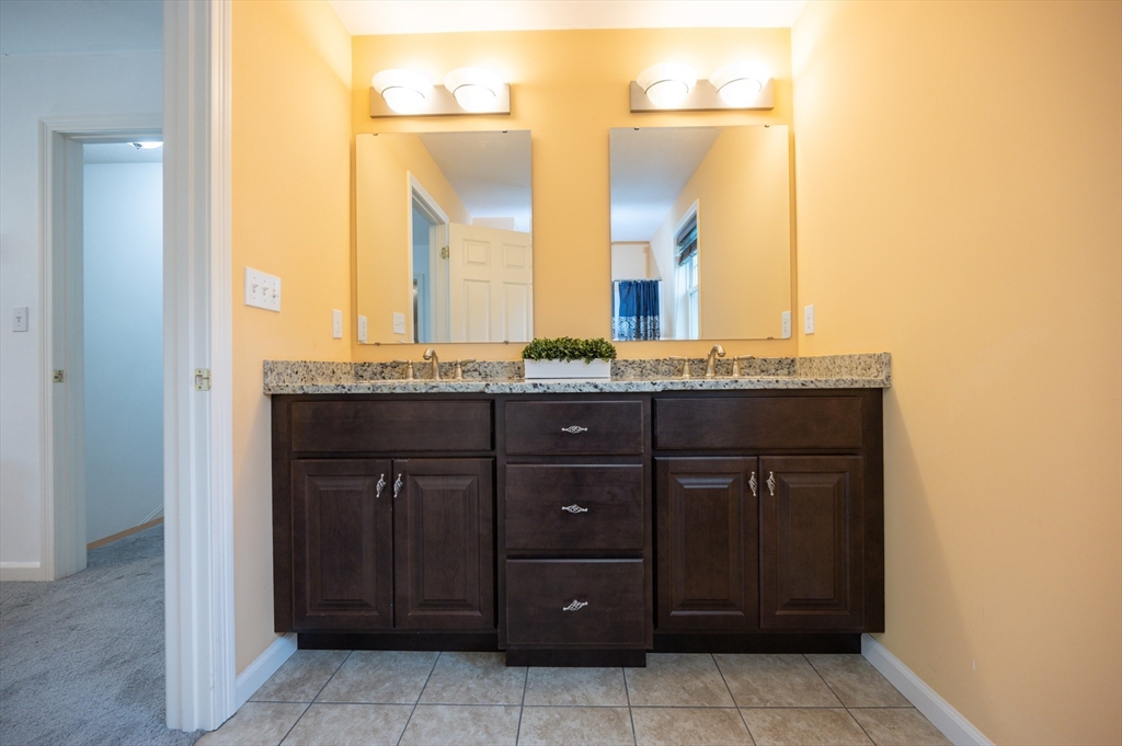 4 bed, 3 bath apartment for rent at 7 Willow Brook Ln, Blackstone — photo 23 of 42