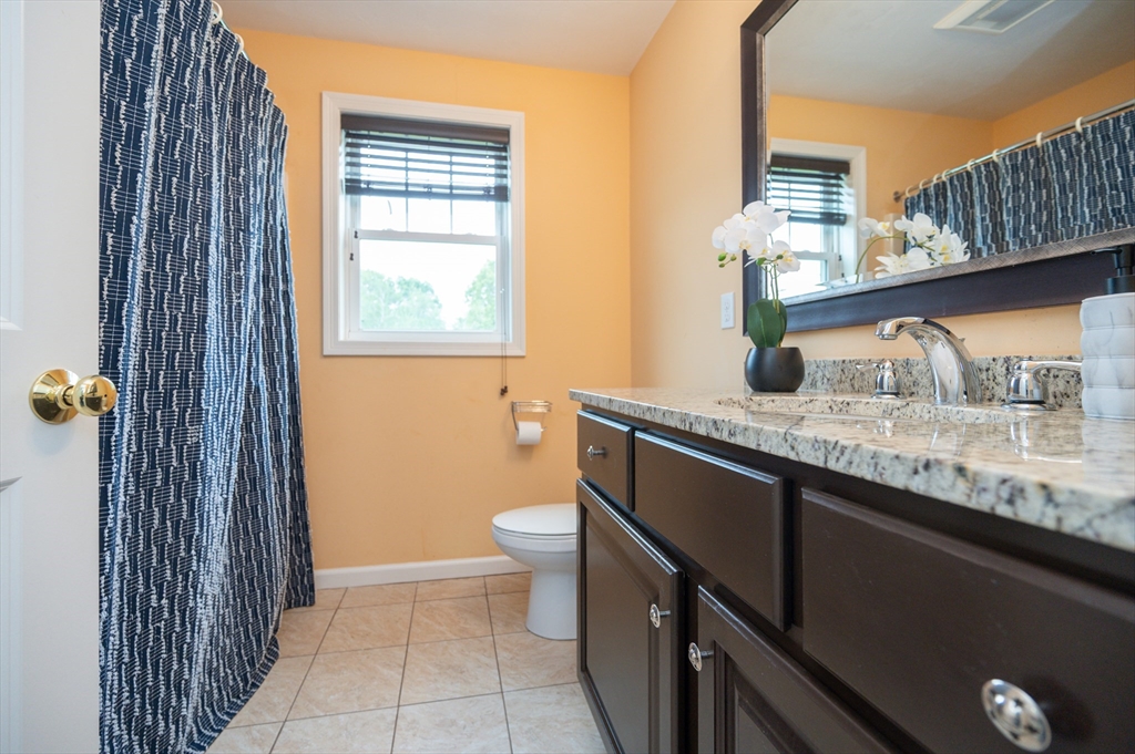 4 bed, 3 bath apartment for rent at 7 Willow Brook Ln, Blackstone — photo 28 of 42