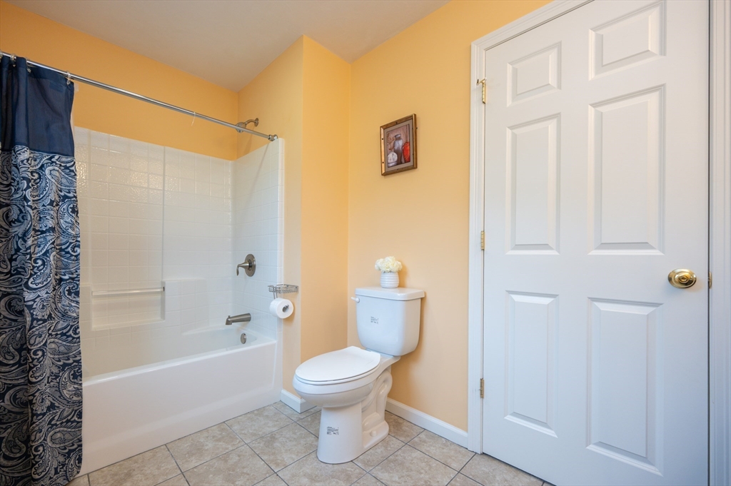 4 bed, 3 bath apartment for rent at 7 Willow Brook Ln, Blackstone — photo 33 of 42