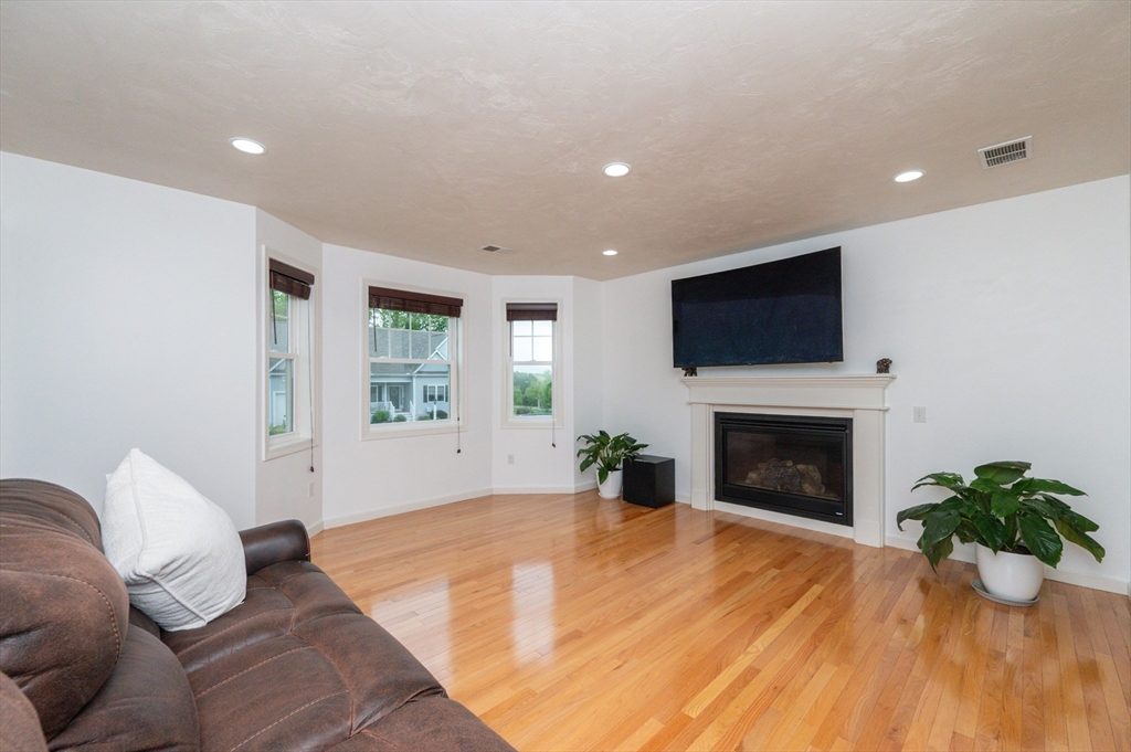 4 bed, 3 bath apartment for rent at 7 Willow Brook Ln, Blackstone — photo 26 of 42