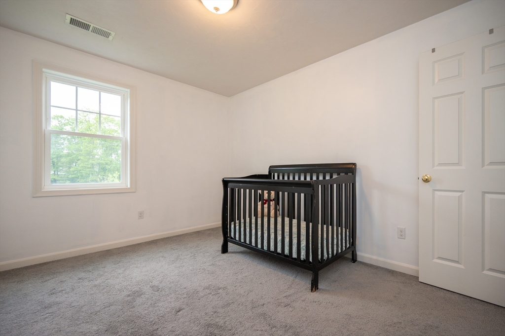 4 bed, 3 bath apartment for rent at 7 Willow Brook Ln, Blackstone — photo 17 of 42