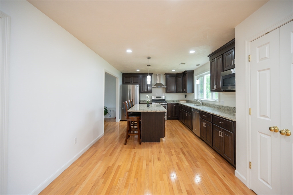 4 bed, 3 bath apartment for rent at 7 Willow Brook Ln, Blackstone — photo 6 of 42