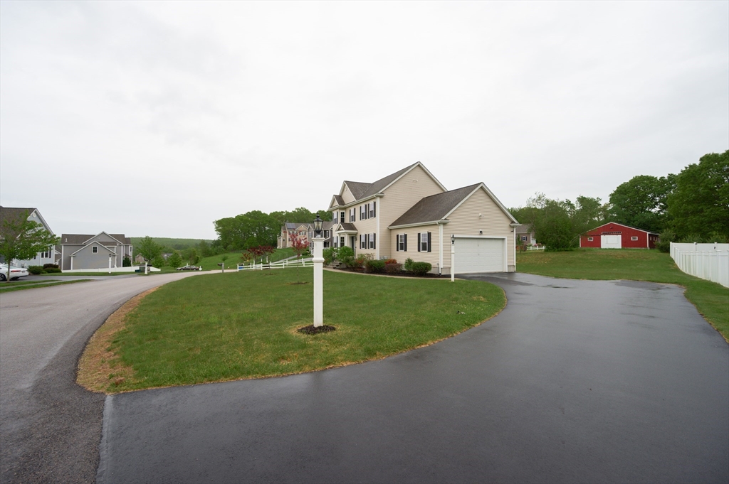4 bed, 3 bath apartment for rent at 7 Willow Brook Ln, Blackstone — photo 2 of 42
