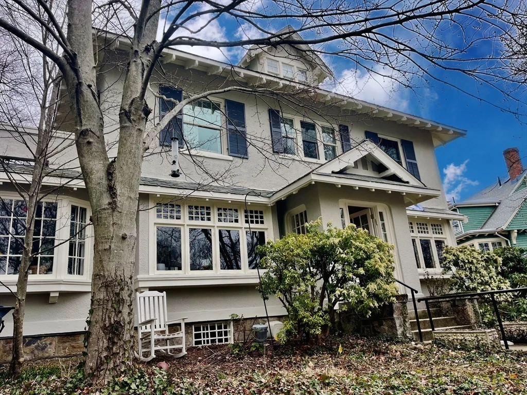 6 bed, 3 bath apartment for rent at 7 Windsor Rd, Brookline — photo 2 of 19