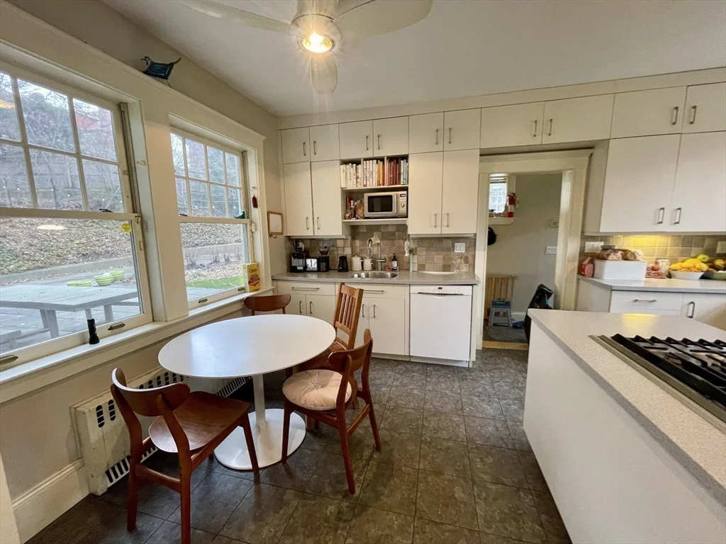 6 bed, 3 bath apartment for rent at 7 Windsor Rd, Brookline — photo 8 of 19