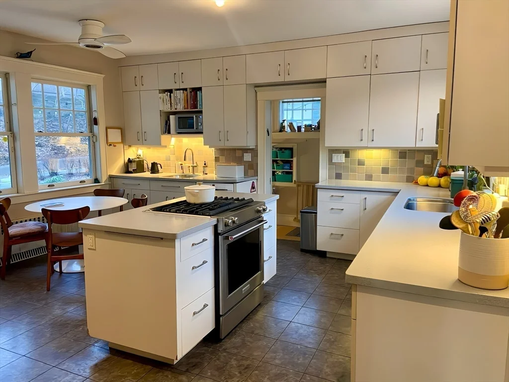 6 bed, 3 bath apartment for rent at 7 Windsor Rd, Brookline — photo 7 of 19