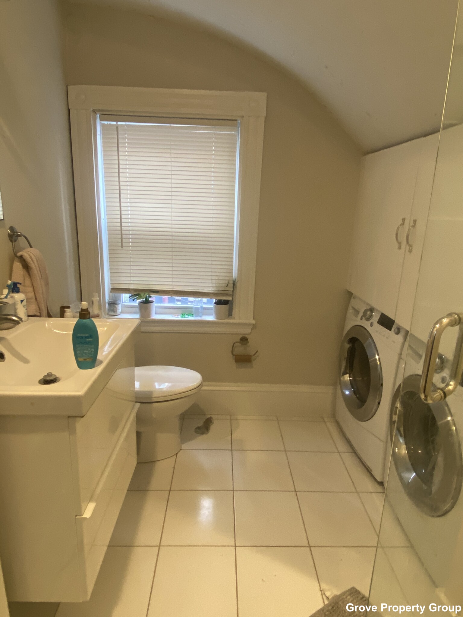4 bed, 2 bath apartment for rent at 7 Winfield St Unit 1, South Boston — photo 3 of 9