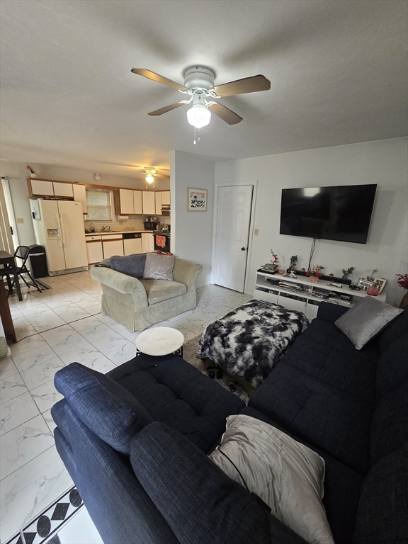 2 bed, 1 bath apartment for rent at 7 Winthrop Ct Unit 1, Medford — photo 3 of 13