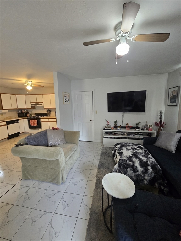 2 bed, 1 bath apartment for rent at 7 Winthrop Ct Unit 1, Medford — photo 2 of 13