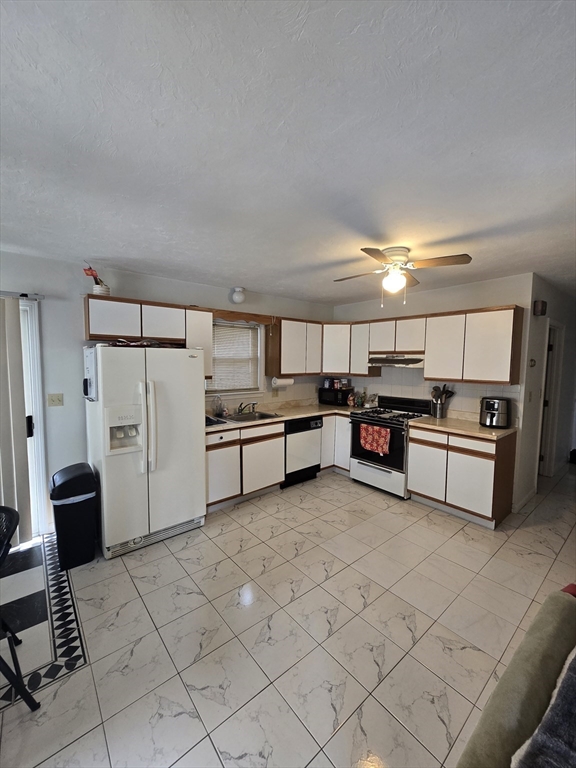 2 bed, 1 bath apartment for rent at 7 Winthrop Ct Unit 1, Medford — photo 5 of 13