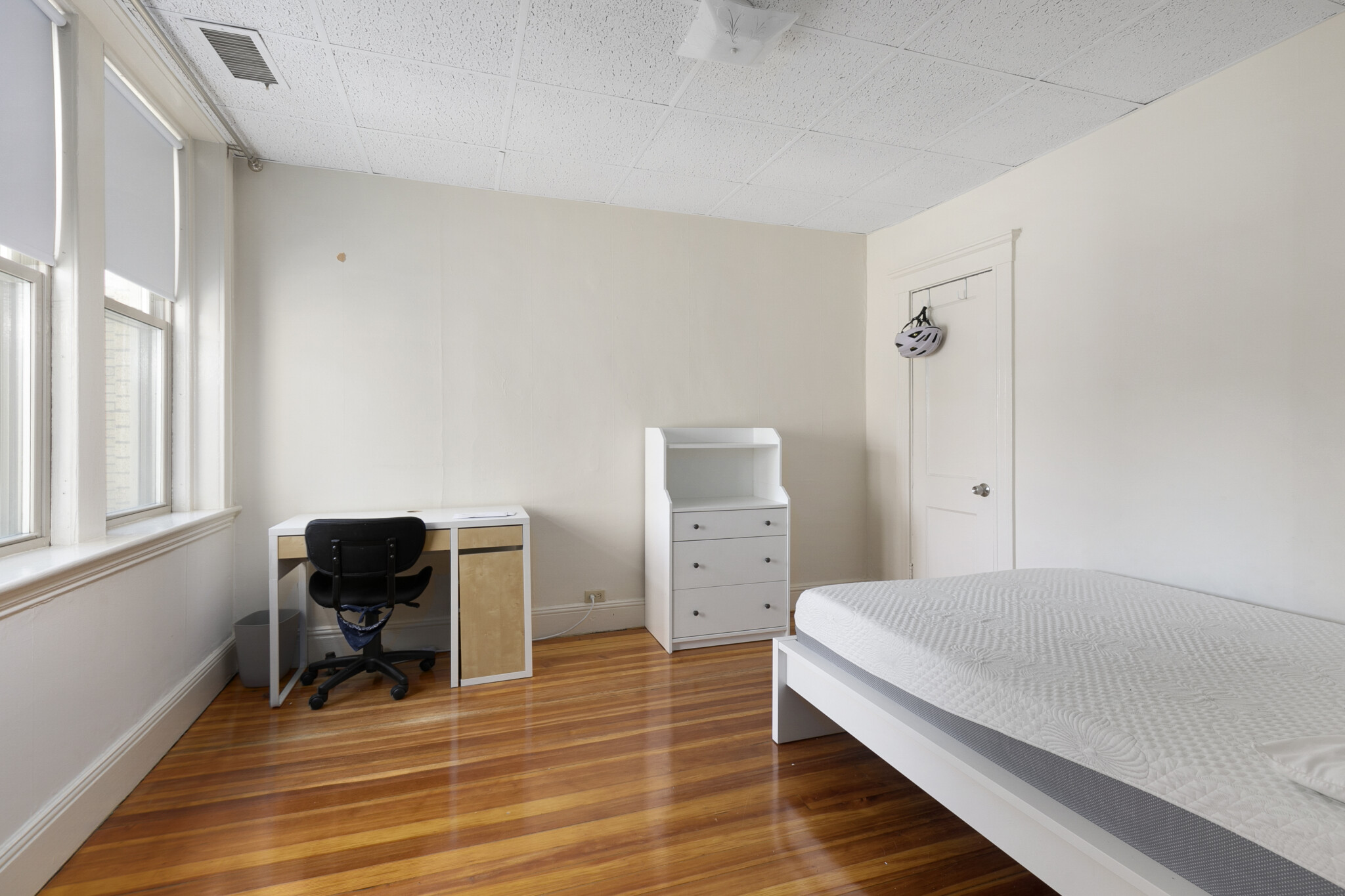 3 bed, 1 bath apartment for rent at 7 Woodbridge St Unit 4G, North Cambridge — photo 6 of 8