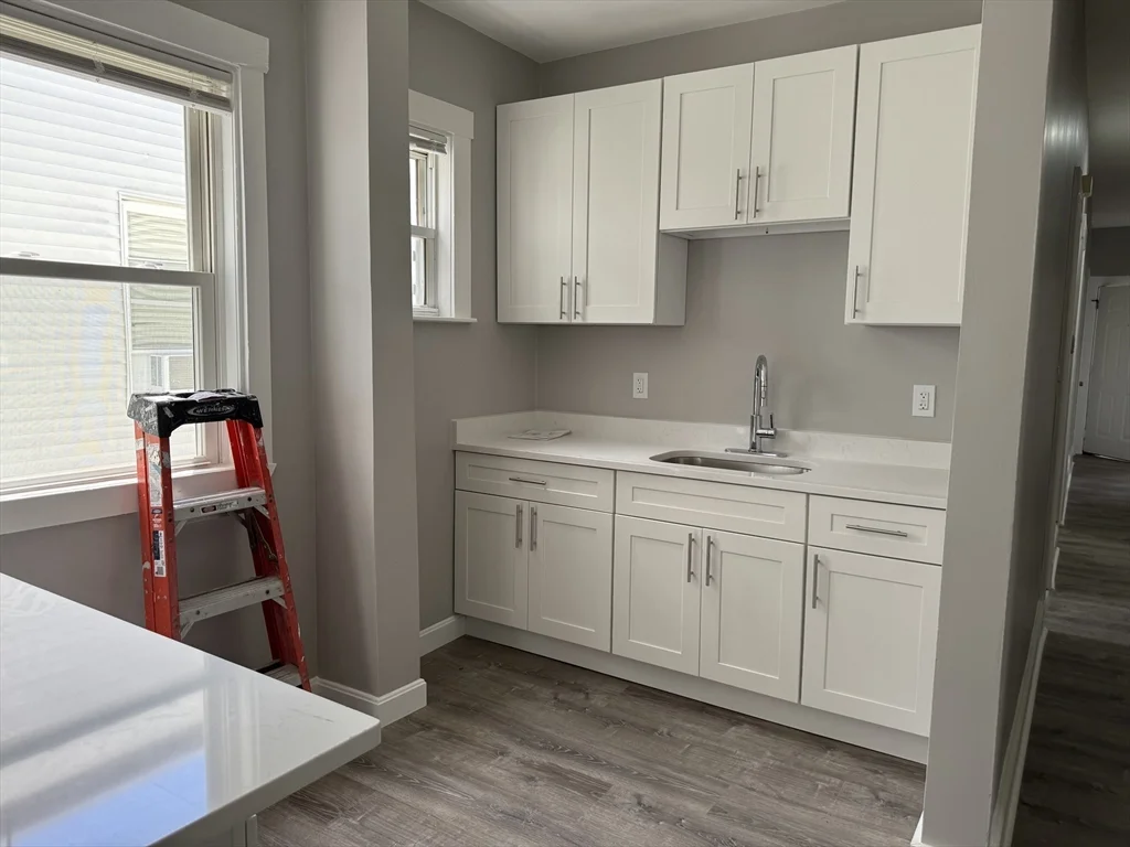 4 bed, 1 bath apartment for rent at 7 Woodward Park St Unit 3, Roxbury — photo 9 of 21
