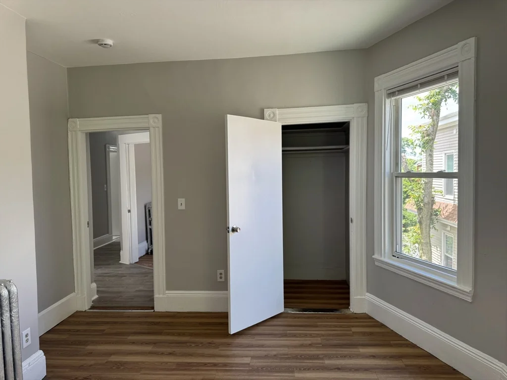 4 bed, 1 bath apartment for rent at 7 Woodward Park St Unit 3, Roxbury — photo 5 of 21