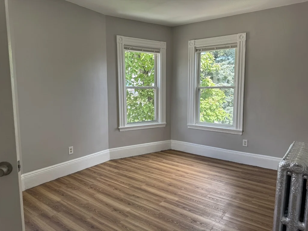 4 bed, 1 bath apartment for rent at 7 Woodward Park St Unit 3, Roxbury — photo 8 of 21