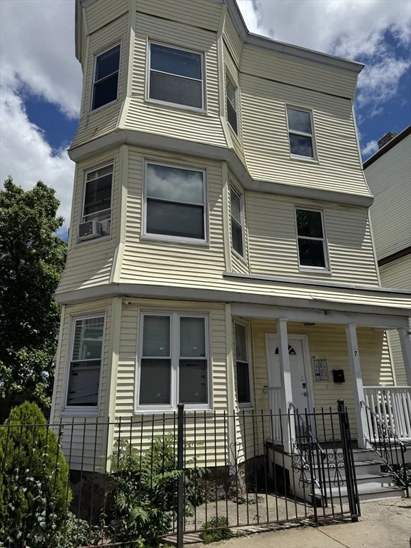4 bed, 1 bath apartment for rent at 7 Woodward Park St Unit 3, Roxbury — photo 21 of 21